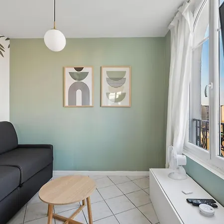 Lejlighed Renovated Apartment, 2 Steps From The Metro *