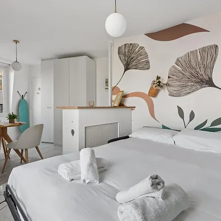 Renovated Apartment, 2 Steps From The Metro Lejlighed