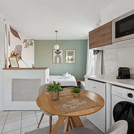 Renovated Apartment, 2 Steps From The Metro Lejlighed *