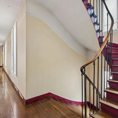 Lejlighed Renovated Apartment, 2 Steps From The Metro *