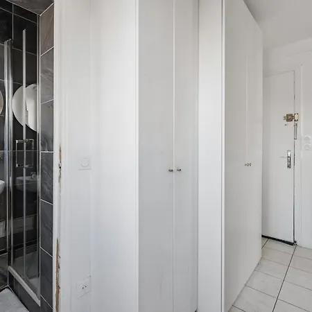 Lejlighed Renovated Apartment, 2 Steps From The Metro *