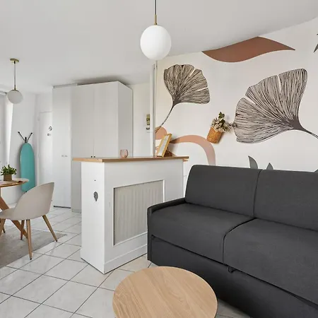 Renovated Apartment, 2 Steps From The Metro Lejlighed
